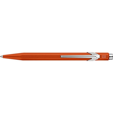 Un stylo à bille orange avec un clip argenté. Il est pointu au bout.