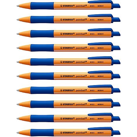 Plusieurs stylos Stabilo Pointball. Ils ont un capuchon et une poignée bleus, le reste du stylo est orange. Le stylo indique : STABILO pointball M 0.5 8038/41.