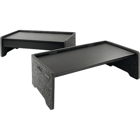 Deux rehausseurs d'écran noirs, rectangulaires, avec une garniture en feutre gris.