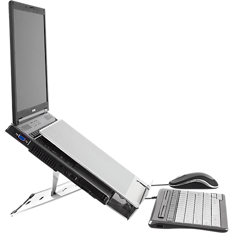 Un ordinateur portable sur un support avec un clavier et une souris externes.