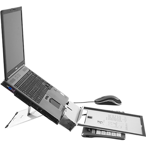 Un ordinateur portable sur un support, avec une souris et un bac à documents.