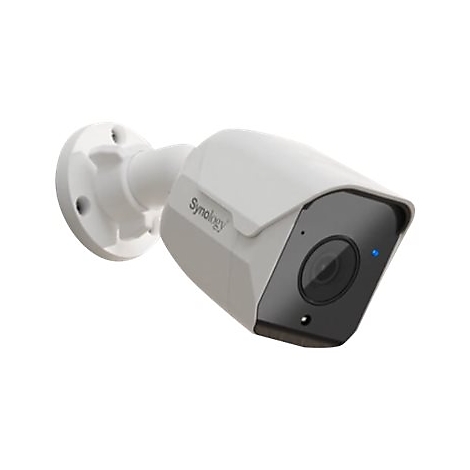 Caméra de surveillance blanche avec élément d'objectif noir et logo Synology.
