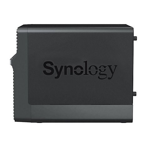 Schwarzes Synology NAS-Gerät. Der Schriftzug Synology ist auf der Vorderseite abgebildet.