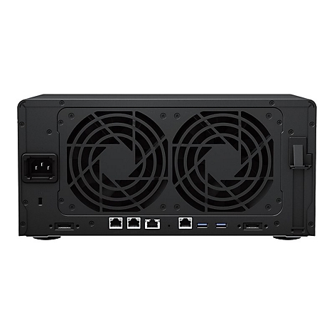 Appareil NAS noir vu de l'arrière, avec ventilateurs, ports et connexion du cordon d'alimentation.