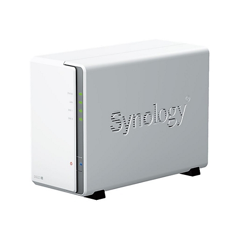 Un appareil NAS blanc Synology avec des LED d'état vertes. Le logo Synology est en relief sur le devant.