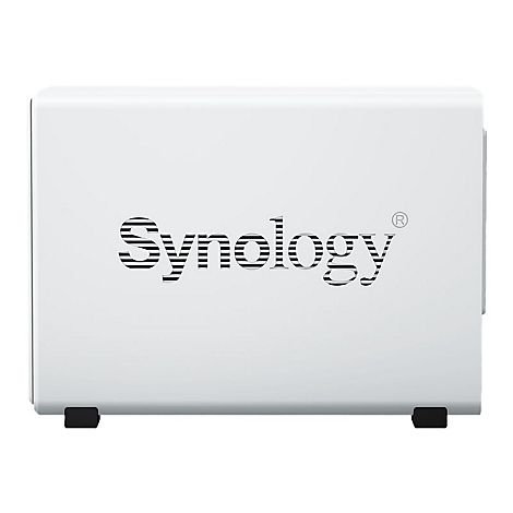 Boîtier NAS Synology blanc avec le nom de la marque en noir. Pieds noirs en bas. Sur fond neutre.