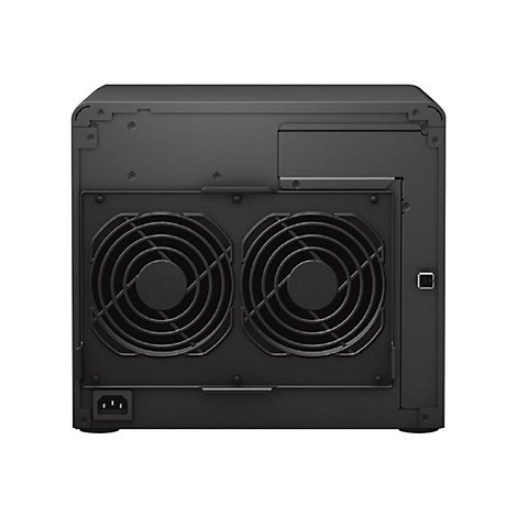 Rückansicht eines schwarzen NAS-Geräts. Zwei Lüftergitter mit kreisförmigen Lüftern, Stromanschluss und Schalter.