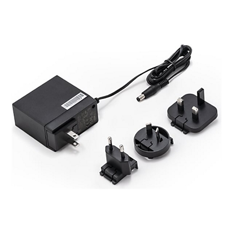 Schwarzes Netzteil mit verschiedenen Steckern. Es ist ein Rechteck, mit einem angeschlossenen Kabel und drei austauschbaren Stecker.