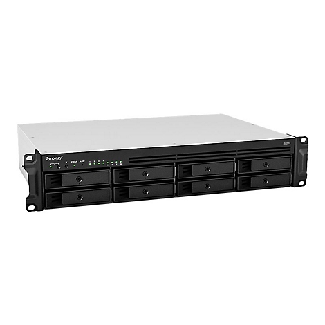 Ein Server-Rack in Schwarz und Grau. Auf der Front befinden sich mehrere EinschÃ¼be fÃ¼r Festplatten. Oben links befindet sich der Schriftzug Synology.