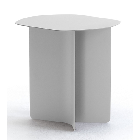 Petite table d'appoint en métal gris clair avec des pieds incurvés et un plateau carré.