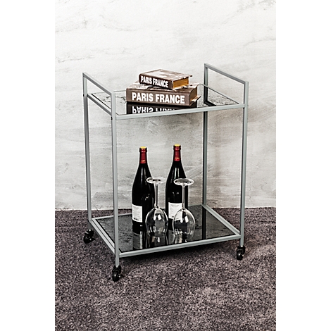 Chariot de service avec deux bouteilles de vin, des verres et des livres. Il est écrit "PARIS FRANCE".