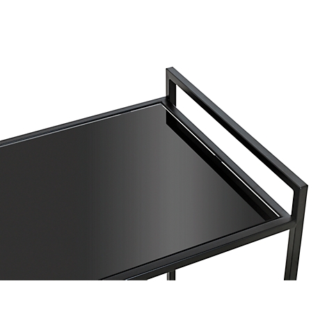 Gros plan d'un chariot de service noir avec plateau en verre et cadre en métal.