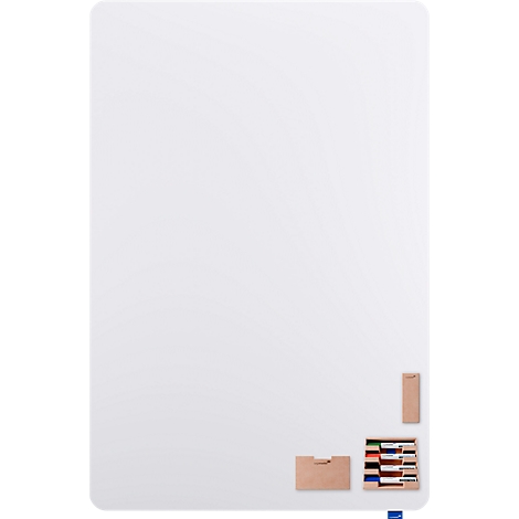 Grand tableau magnétique blanc avec des coins arrondis. Des plateaux pour stylos et accessoires sont fixés en bas à droite.