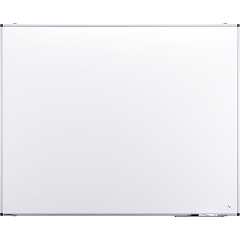 Grand tableau blanc rectangulaire avec cadre argenté. Un porte-stylo noir en bas à gauche, un logo d'entreprise à droite.