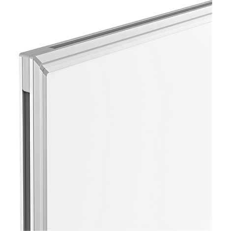 Gros plan sur une surface blanche avec un cadre fin en aluminium argenté.