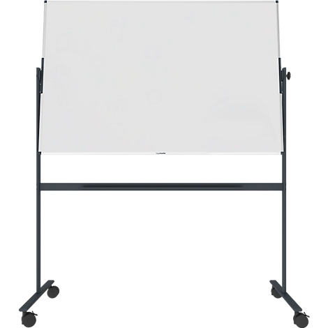 Tableau blanc sur un cadre noir roulant. Il est légèrement incliné.