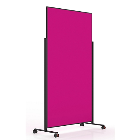 Cloison mobile avec surface rose vif dans un cadre métallique noir sur roulettes.