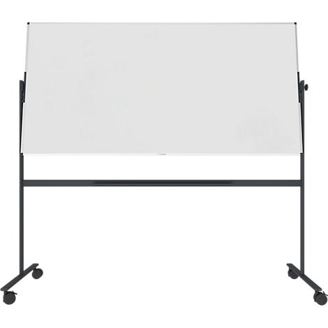Tableau blanc roulant avec cadre noir. Quatre roulettes au pied.