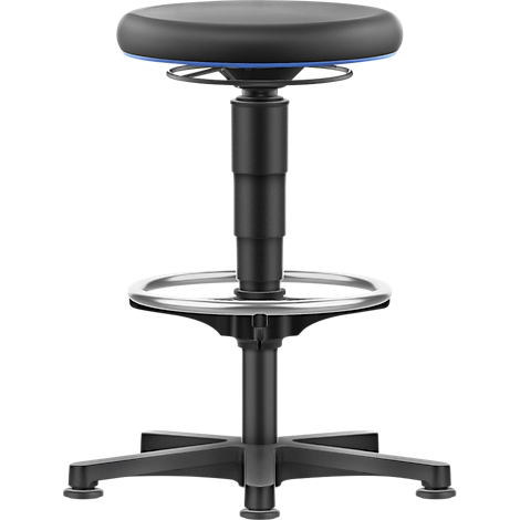 Tabouret pivotant noir, assise ronde avec bord bleu, repose-pieds argenté, base en étoile.