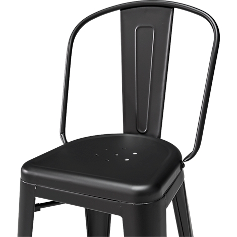 Tabouret de bar noir. Cadre en métal avec dossier arrondi et assise à motif perforé. Gros plan.