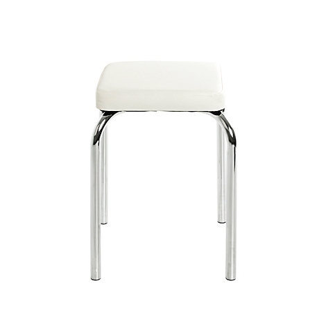 Tabouret blanc avec assise rembourrée et pieds chromés, sur fond blanc.