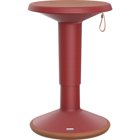 Tabouret debout rouge avec assise marron, lanière en cuir pour le transport.