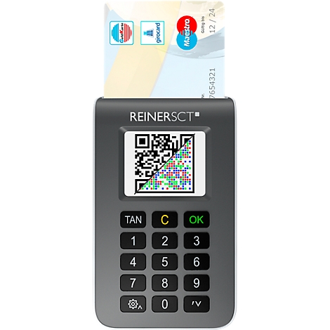 Ein graues Kartenlesegerät mit einem QR-Code-Display und einer Tastatur. Eine Karte ist in den Schlitz geschoben, mit Logos von Bankkarten.
