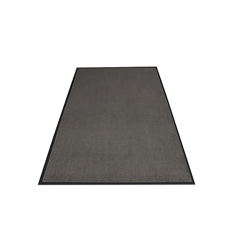 Tapis d'entrée rectangulaire gris foncé avec bordure noire sur fond blanc.