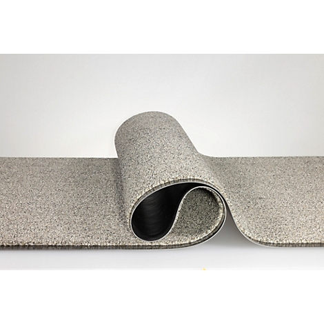 Un revêtement de sol en moquette gris moucheté, enroulé sur un côté pour révéler le dessous noir.