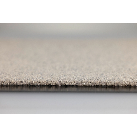 Gros plan sur la texture d'un tapis beige avec une vue sur le dossier.