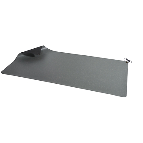 Pare-soleil gris, partiellement replié, avec œillets et fixation.