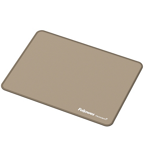 Tapis de souris beige avec dessous noir. Le coin est relevé, le logo Fellowes est visible.