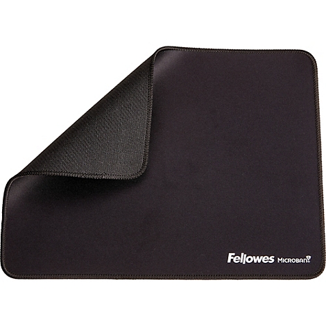 Tapis de souris noir avec une souris sans fil. Le tapis indique "Fellowes Microban".