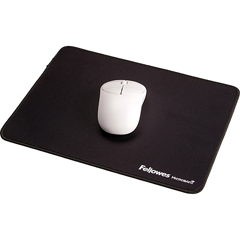 Tapis de souris noir avec le logo Fellowes, un coin est replié.