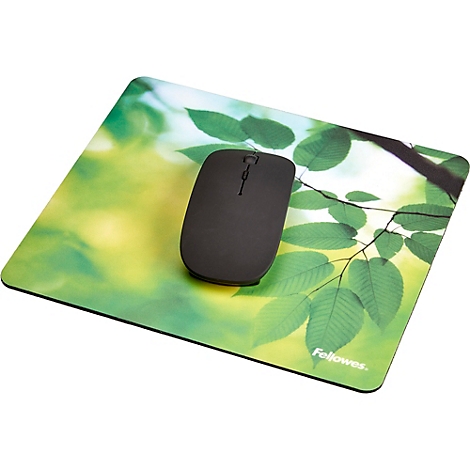 Tapis de souris noir aux coins arrondis. L'inscription Fellowes est placée en bas à droite.