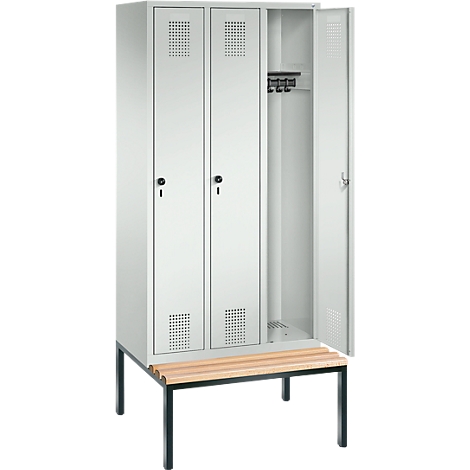 Taquilla Evolo S 3000, acero, con banco integrado, 3 comp. de An 300 mm c.u., cierre de pasador giratorio de seguridad, gris luminoso RAL 7035/gris luminoso RAL 7035