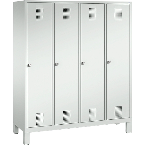 Un armario blanco con cuatro puertas. Cada puerta tiene una pequeña rejilla de ventilación rectangular y un pequeño tirador.