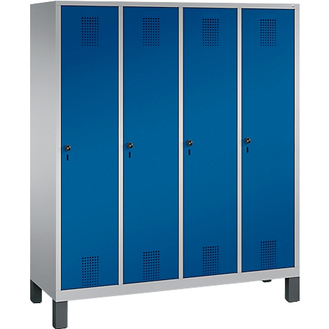 Un armario azul con cuatro puertas, marcos plateados y patas. Cada puerta tiene un pequeño respiradero y un ojo de cerradura.