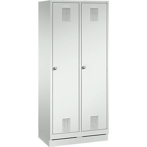 Taquilla blanca con dos puertas. Las puertas tienen manijas, aberturas de ventilación y una pequeña elevación.