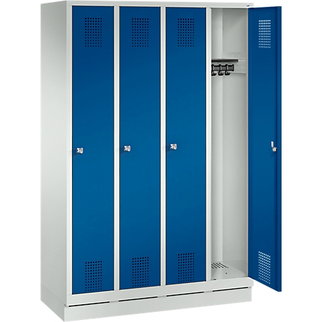 Armario con cuatro puertas azules. Una puerta está abierta, mostrando el interior con barra y ganchos. Armario blanco.