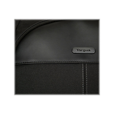 Detailaufnahme einer schwarzen Targus Tasche. Oben glattes Leder, darunter Textil. Ein Metallschild mit „Targus“-Schriftzug.