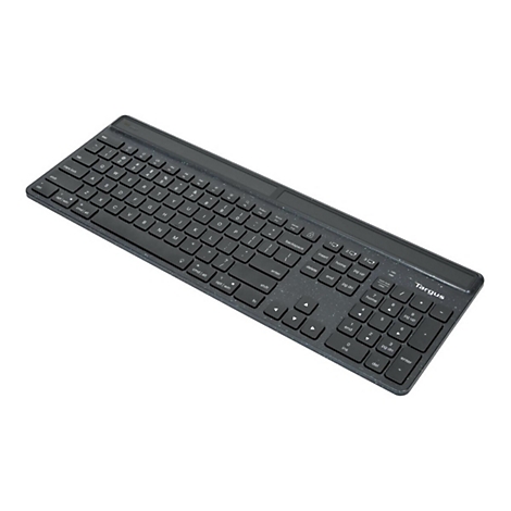 Schwarze Tastatur mit weißen Tasten, die diagononal auf weißem Hintergrund liegt.