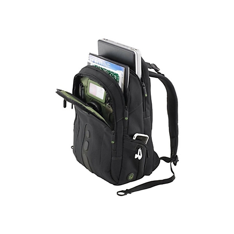 Schwarzer Rucksack mit geöffneten Fächern, gefüllt mit Laptop, Magazin, Kopfhörern und Handy.