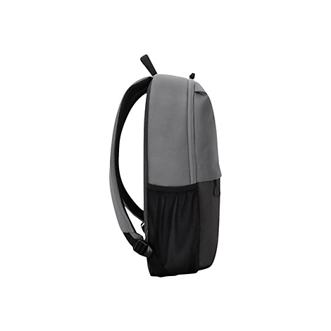 Grauer Rucksack von der Seite vor weißem Hintergrund. Schwarze Details an Trägern und Taschen.