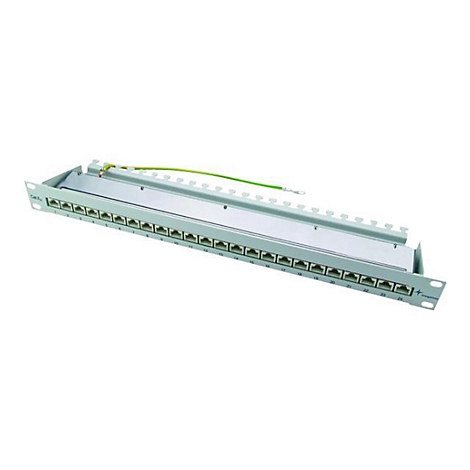 Graues Patchpanel mit 24 Netzwerkanschlüssen, grüne Erdungskabel.
