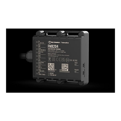 Schwarzes FMB204-Gerät, beschriftet mit Anschlüssen und Spezifikationen. Text: Teltonika, GSM/GNSS/BLE Terminal.