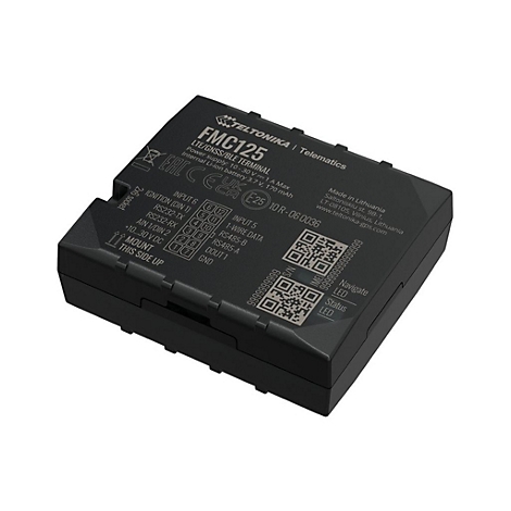 Schwarzes Teltonika FMC125 LTE/GNSS-Terminal mit Anschlussbelegungen, QR-Codes und Prüfzeichen auf der Oberfläche.