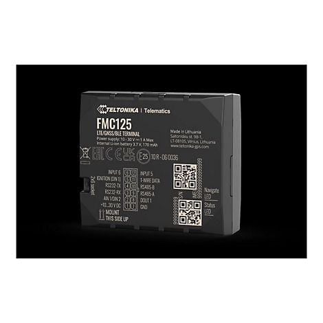 Schwarzes Teltonika FMC125 LTE/GNSS/BLE Terminal mit technischen Spezifikationen und Anschlussplan auf der Vorderseite.