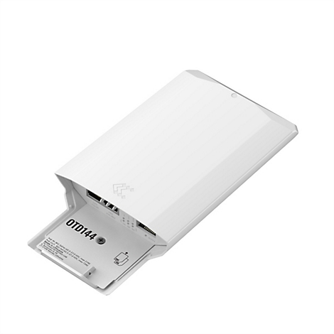 Weißes elektronisches Gerät, OTD144+, mit offenem Fach. Anschlüsse, Beschriftungen: PoE IN, OUT, LAN, Netzteil.