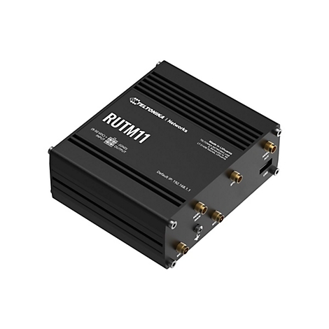 Schwarzer Teltonika RUTM11 Router in Metallgehäuse mit Antennenanschlüssen vor weißem Hintergrund.